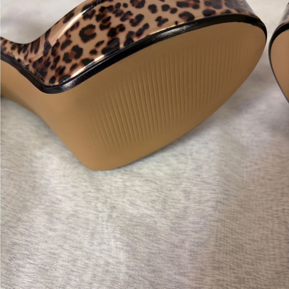 NIB Betsy Johnson Leopard Print Platform Heels with Rainbow Block - Size 9 - Picture 10 of 13